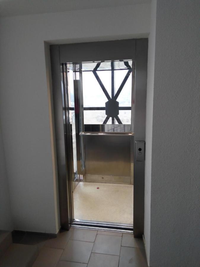 Airport Apartment Singera