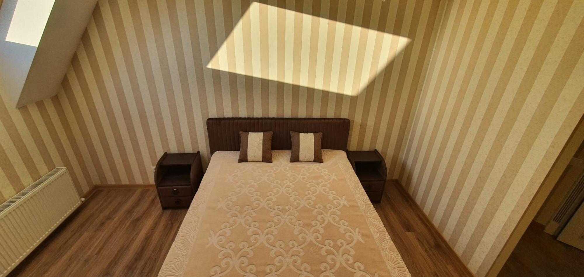 Airport Apartment *
